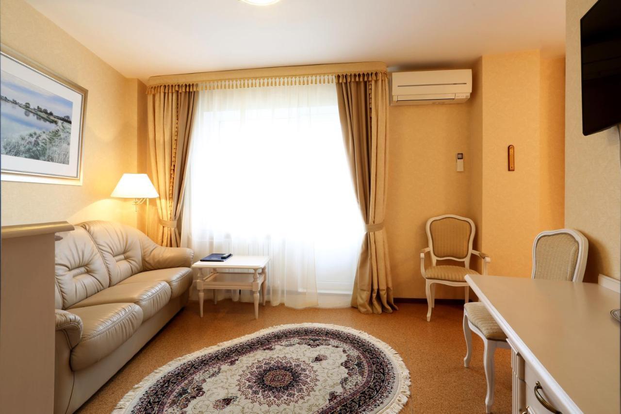 Voyage Hotel Minsk Esterno foto